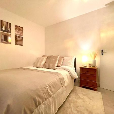 Enchanting One Bed Flat With Free Parking ヘンドン エクステリア 写真