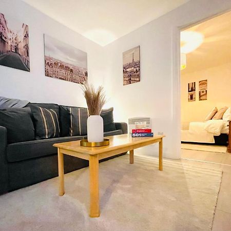Enchanting One Bed Flat With Free Parking ヘンドン エクステリア 写真