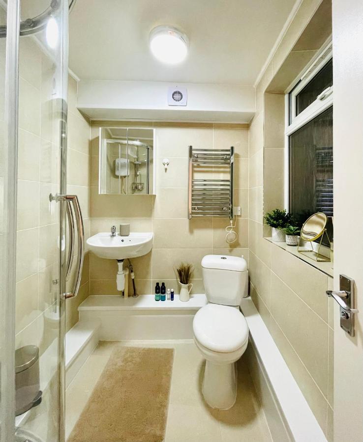 Enchanting One Bed Flat With Free Parking ヘンドン エクステリア 写真