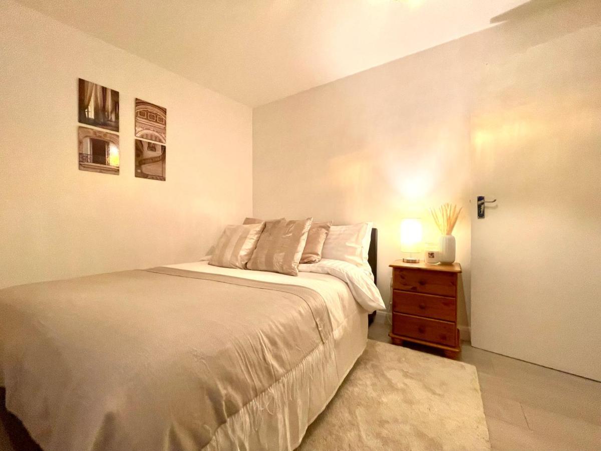 Enchanting One Bed Flat With Free Parking ヘンドン エクステリア 写真