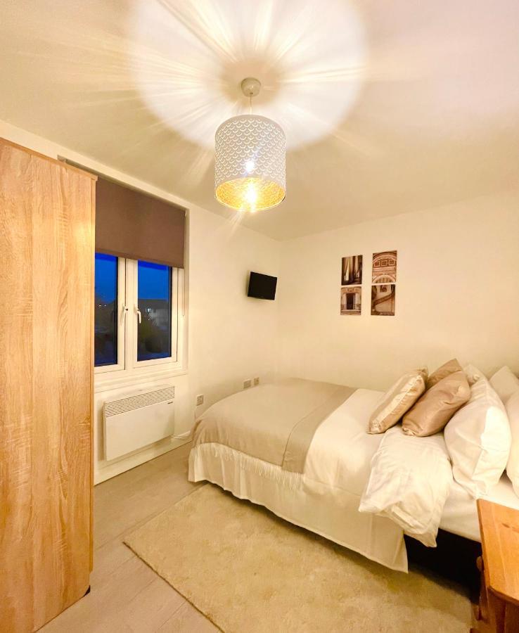Enchanting One Bed Flat With Free Parking ヘンドン エクステリア 写真