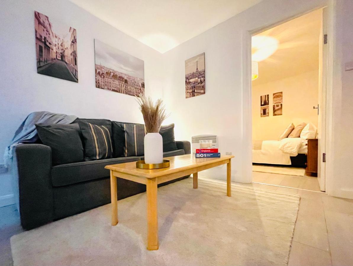Enchanting One Bed Flat With Free Parking ヘンドン エクステリア 写真