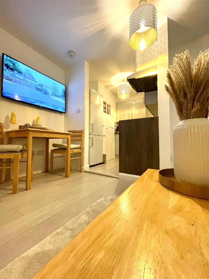 Enchanting One Bed Flat With Free Parking ヘンドン エクステリア 写真